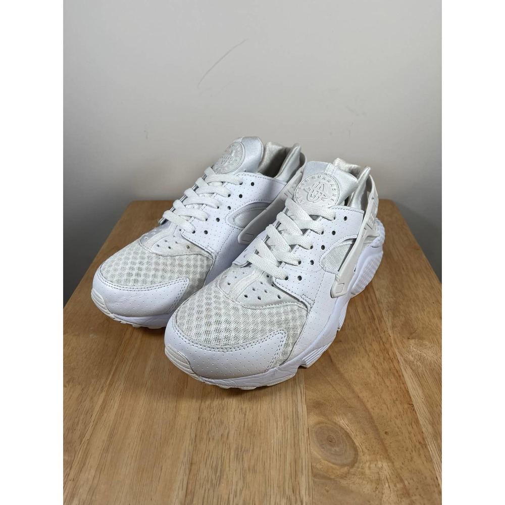 Nike Air Huarache Triple White Casual Sneaker 318429-111 sz8. Fits small